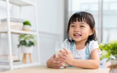 Trẻ uống sữa hạt thay sữa bò có thể thiếu dưỡng chất cho tăng trưởng chiều cao