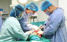 Cứu sống nam thanh niên hôn mê vì đa chấn thương, vỡ bàng quang