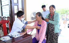 Khám sàng lọc miễn phí bệnh hô hấp cho 1.200 người dân ở Huế