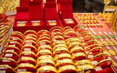 Chốt giá vàng hôm nay ngày 1/8 đồng loạt giảm rất mạnh