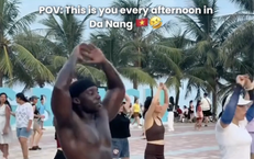 Du khách Tây thích thú ‘nhập gia tùy tục’, hòa mình tập thể dục cùng người Việt lúc bình minh