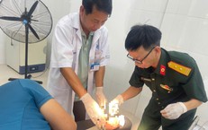 Cấp cứu ngư dân bị dây tời cuốn dập ngón tay, mất nhiều máu trên biển