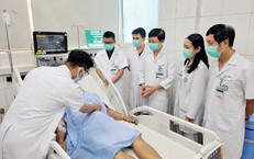 Điều trị thành công nhiều ca sốt rét ác tính, bác sĩ Bạch Mai
chạy đua đưa Artesunate vượt 1.700 km cứu người 