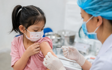 Những nhóm nguy cơ cao nào cần được ưu tiên tiêm vaccine?