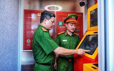 Có gì trong 'Trạm Cảnh sát thông minh' vừa xuất hiện bên hồ Hoàn Kiếm?