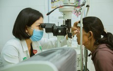 Khám mắt miễn phí cho người dân miền núi xứ Huế