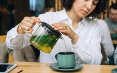 4 loại thực phẩm không nên dùng chung với trà xanh
