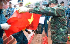 Chiến sĩ Phòng không - Không quân lấy mẫu ADN, tìm lại danh tính liệt sĩ