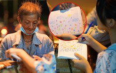 Bé gái theo ông nhặt ve chai, bán vé số, xót xa ước mơ trong cuốn vở