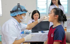 Khám sức khỏe cho khoảng 6000 học sinh ở phường Nghĩa Đô