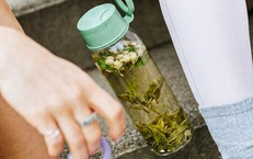 4 loại đồ uống giúp ổn định đường huyết khi đi du lịch đường dài