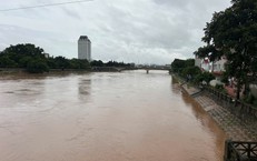 Mưa bão khiến hàng trăm nhà dân bị ngập, địa phương chủ động sơ tán dân