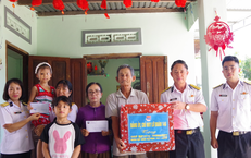 Nhiều học sinh là con của ngư dân được 'tiếp sức' trước thềm năm học mới