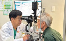 Giấu đôi mắt mờ vì sợ phiền con: Nỗi lòng cha mẹ tuổi xế chiều