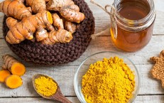 Kết hợp nghệ và mật ong có an toàn không?