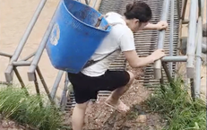 Gian nan hành trình thầy cô giáo vùng cao vượt suối đến trường mùa mưa lũ 