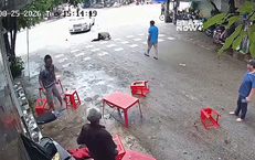 5 người đàn ông đang chơi cờ, bất ngờ 'nháo nhào' vì sự cố bất ngờ
