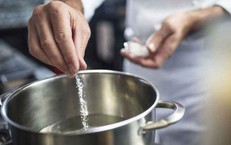 Ăn quá nhạt kéo dài có thể gây hại không?