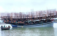Cứu 32 ngư dân mất liên lạc trên biển, khẩn trương tìm những người còn lại