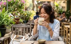Thiếu nữ uống sữa đậu nành có giúp tăng kích thước vòng 1 như lời đồn?