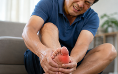 Uống nước chanh mật ong mỗi ngày có làm tăng acid uric?
