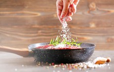 Ăn mặn mỗi ngày, trái tim và thận 'gánh’ hậu quả như thế nào?