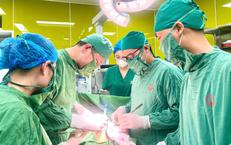 Cụ ông 90 tuổi mắc nhiều bệnh lý nền do tắc ruột
