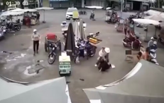 Đang trên đường đi chợ, người phụ nữ bất ngờ bị người lạ đâm trọng thương 