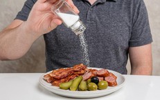 4 loại thực phẩm cần hạn chế để kiểm soát huyết áp hiệu quả