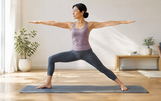 Sau tuổi 50, tập yoga thế nào để giữ cơ bắp mà không cần tập nặng?