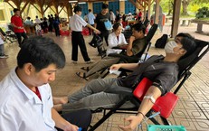 Hàng trăm sinh viên đi hiến máu tình nguyện dịp cuối tuần