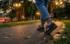 Thời điểm tốt nhất đi bộ sau bữa tối nhằm kiểm soát đường huyết