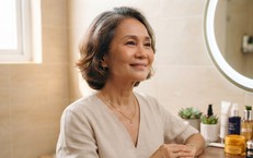 Vì sao nên chăm sóc da vùng cổ sau tuổi 50?