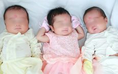 15 năm tìm con, người mẹ bật khóc khi đón 3 con chào đời