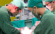 Ngã từ độ cao 3 mét, thiếu niên 16 tuổi vỡ lách độ V nghiêm trọng