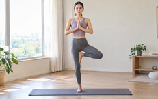 5 động tác yoga buổi sáng giúp đánh thức khả năng giữ thăng bằng