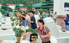Dòng người về Ngã ba Đồng Lộc tri ân dịp lễ