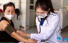 Thầy thuốc trẻ mang dịch vụ chăm sóc sức khỏe đến người dân vùng cao Lai Châu