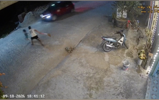 Thót tim khoảnh khắc nam thanh niên lao mình cứu bé gái trước đầu ô tô