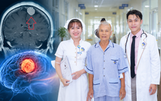 Người phụ nữ Campuchia phát hiện u màng não từ dấu hiệu yếu bàn tay phải