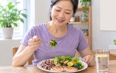 Sau tuổi 50, có cần cắt tinh bột để giảm cân?