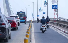 Cầu Nhật Tân xuất hiện biển báo, vạch xác định khoảng cách xe