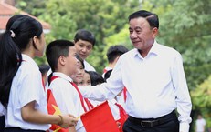 Thường trực Ban Bí thư Trần Cẩm Tú thăm, tặng quà Trung thu Làng Trẻ em SOS Hà Nội
