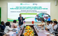 Hơn 30 trẻ mắc lác và rối loạn vận nhãn được khám, điều trị miễn phí