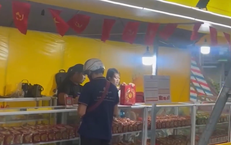 Thị trường bánh Trung thu ngày Rằm tháng 8: Từ cảnh xếp hàng 'rồng rắn' đến làn sóng bán tháo, xả kho giá rẻ