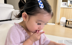 Bé gái 3 tuổi suýt ngạt vì nuốt kẹo cao su, bà cứu cháu trong gang tấc