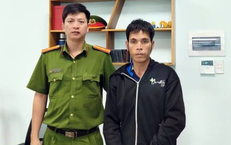 Bực tức vì nhà bừa bộn, con trai đổ 20 lít xăng đốt nhà khiến cha tử vong