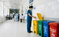 Phân loại chất thải tại nguồn, góp phần xây dựng bệnh viện xanh, sạch, đẹp