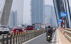Biển chỉ dẫn khoảng cách trên cầu Nhật Tân 'biến mất' ngay ngày đầu thí điểm