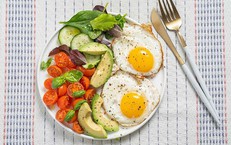 Bỏ bữa sáng, ăn tối muộn: thói quen gây hại cho chuyển hoá, tim mạch